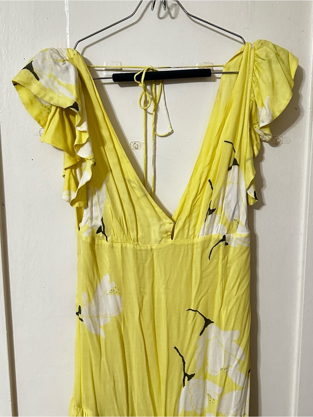 Free People She’s a Waterfall Yellow Floral Maxi dress — Size 4! - Picture 6 of 12